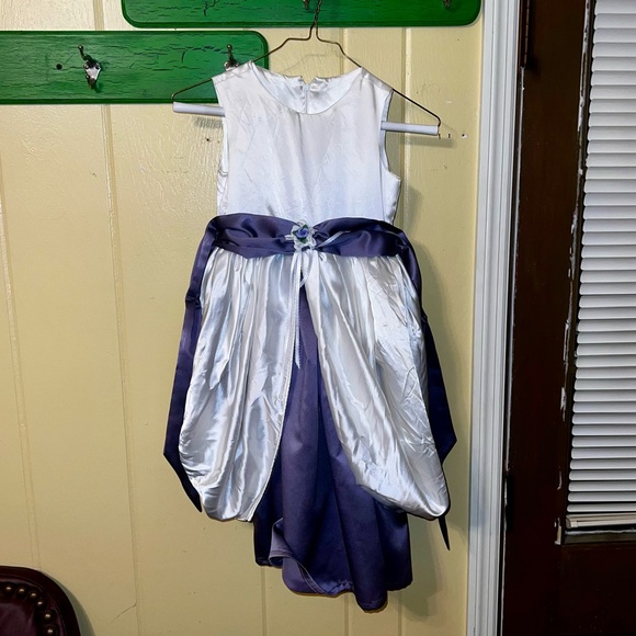 Girls White & Lilac Silk Floral Tied Back Formal Dress Flower Girl Dress - Picture 4 of 16